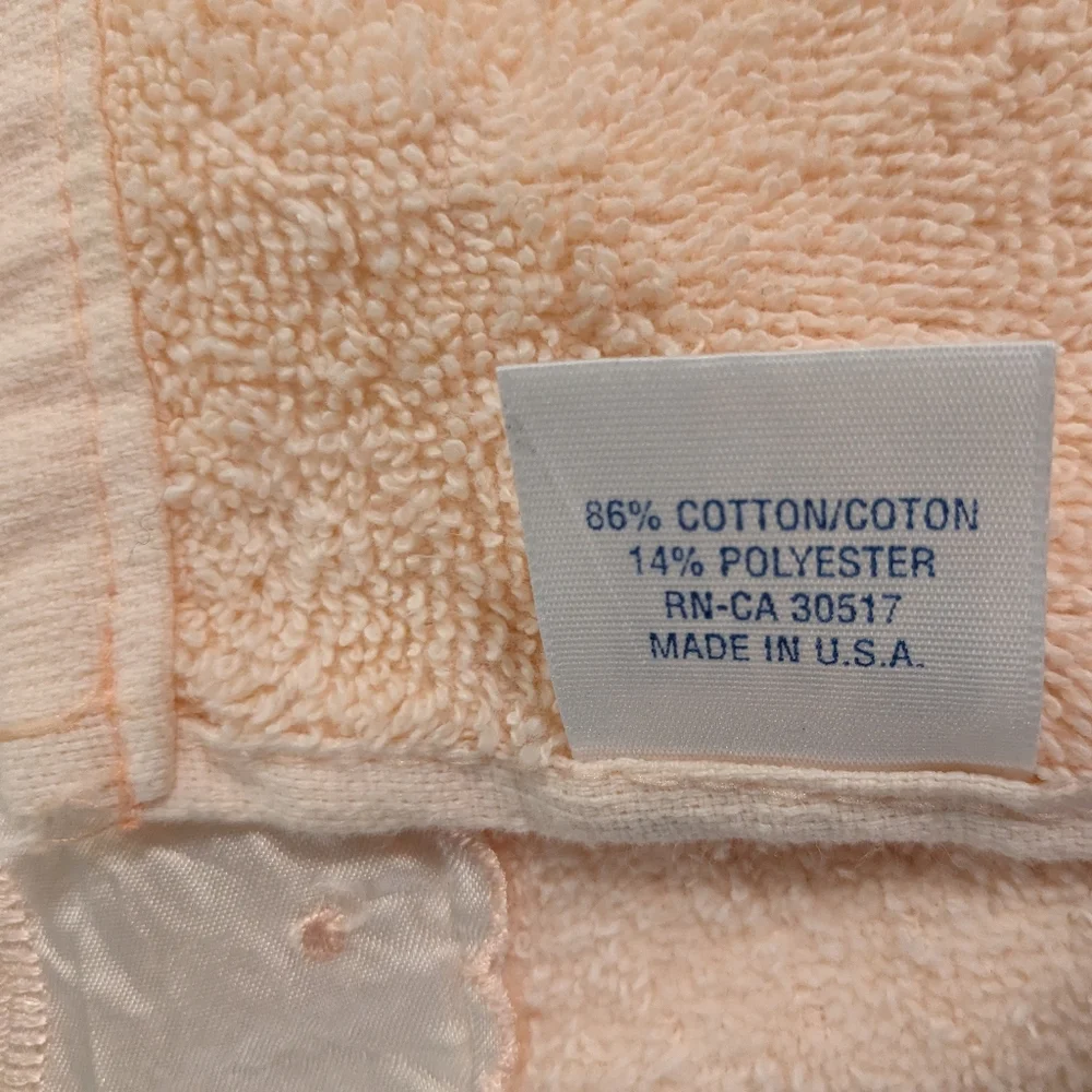 Vintage Peach Sea Shell Bath Towel Satin & Embroidered Trim Soft Scalloped EUC